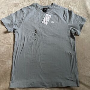 NWT New York Yankees Gray T-Shirt